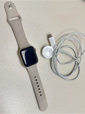 Apple Watch SE 40mm GPS + Charging Cable
